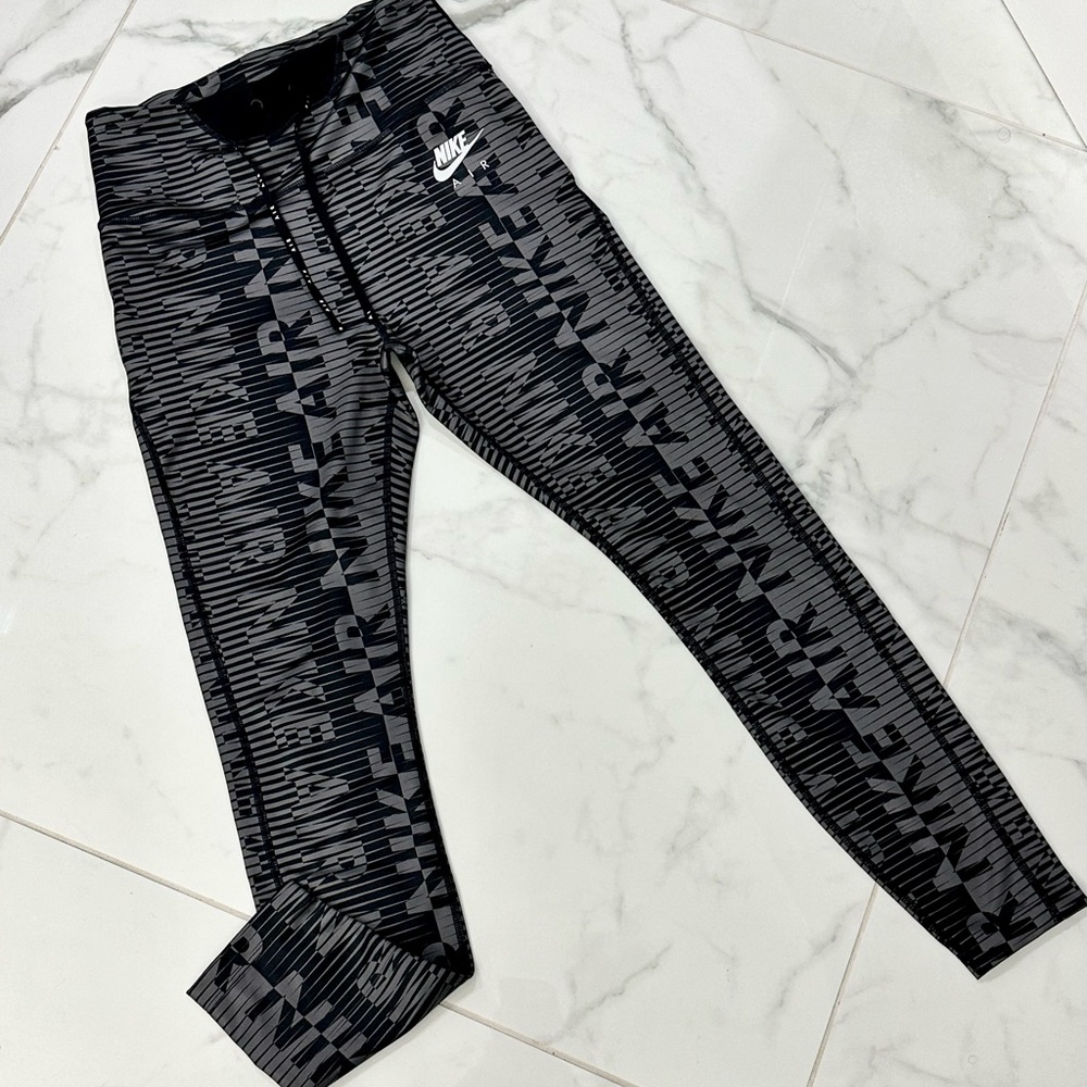 Nike Black and Gray Leggings (Size small)